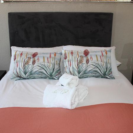 Amru Guesthouse B&B براكينفيل الغرفة الصورة